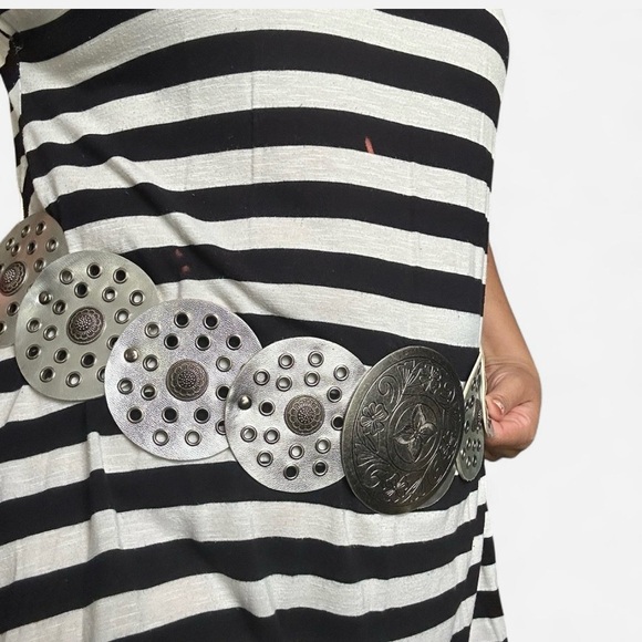 Casual Belt with Decorative Buckle - Picture 4 of 6